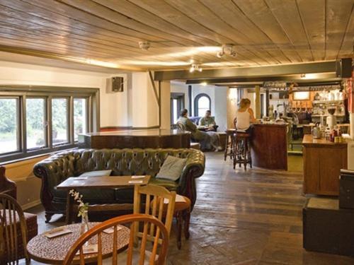 The May Garland Inn Hellingly Exterior foto